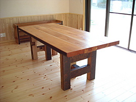 自宅の古材で造られた　欅（けやき）ダイニングテーブル、兼用脚　　オーダー品